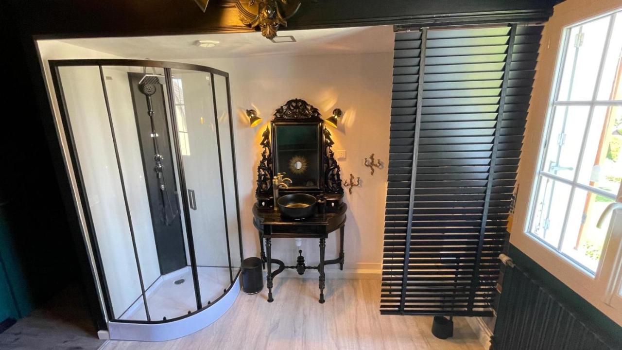 Les Nuits Victoriennes Bed & Breakfast Saint-Germain-du-Corbeis Dış mekan fotoğraf
